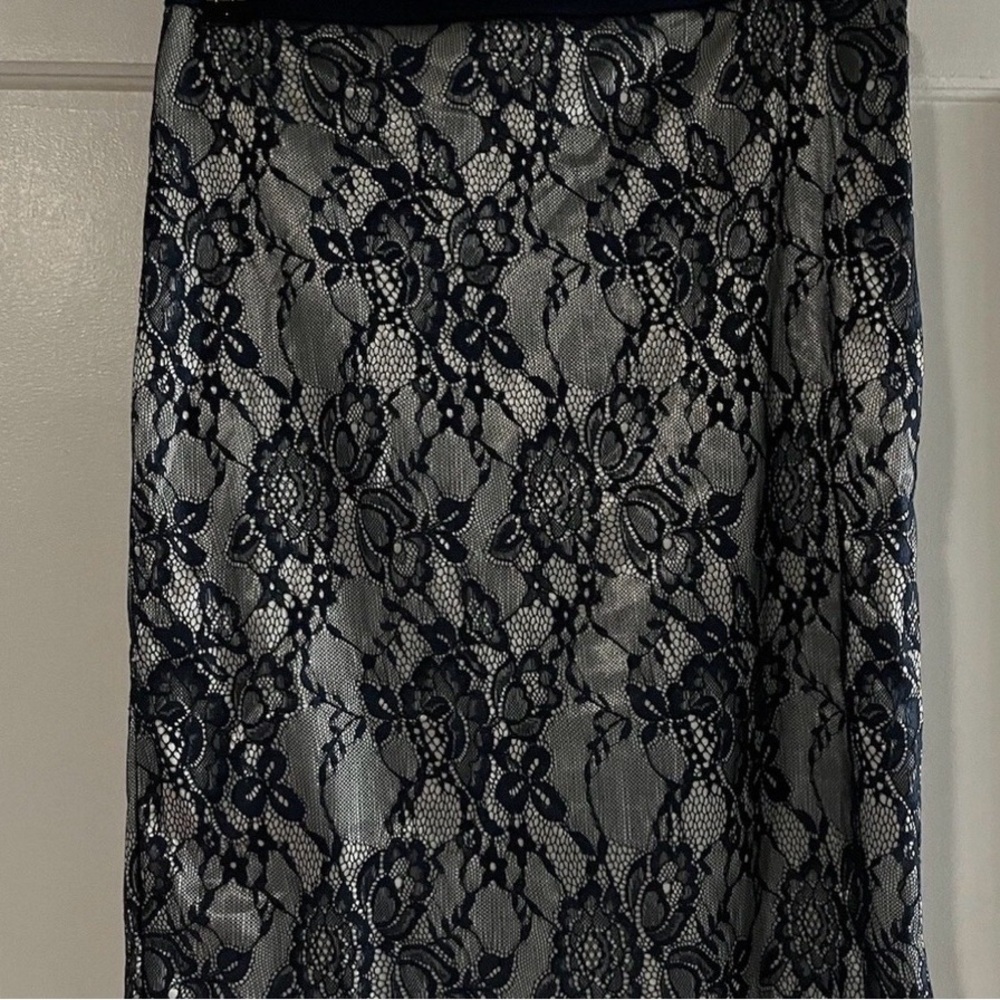 Chic Navy Lace Pencil Skirt